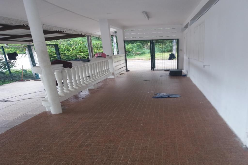 vente CAYENNE VRAIMENT DESTINE A UN INVESTISSEUR ! Route